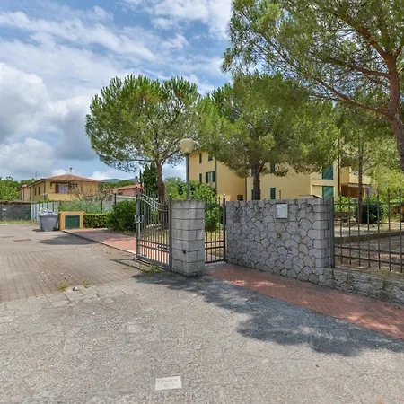 Trilo Fucini Apartment