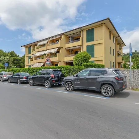 Trilo Fucini Apartment *